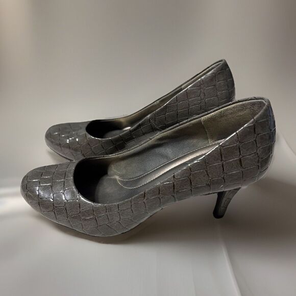 Predictions Womens 7.5 Comfort Plus Slip-On Heels Med Gray Batty - Picture 2 of 10